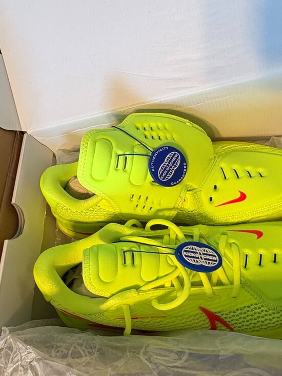 Athletic_Shoes